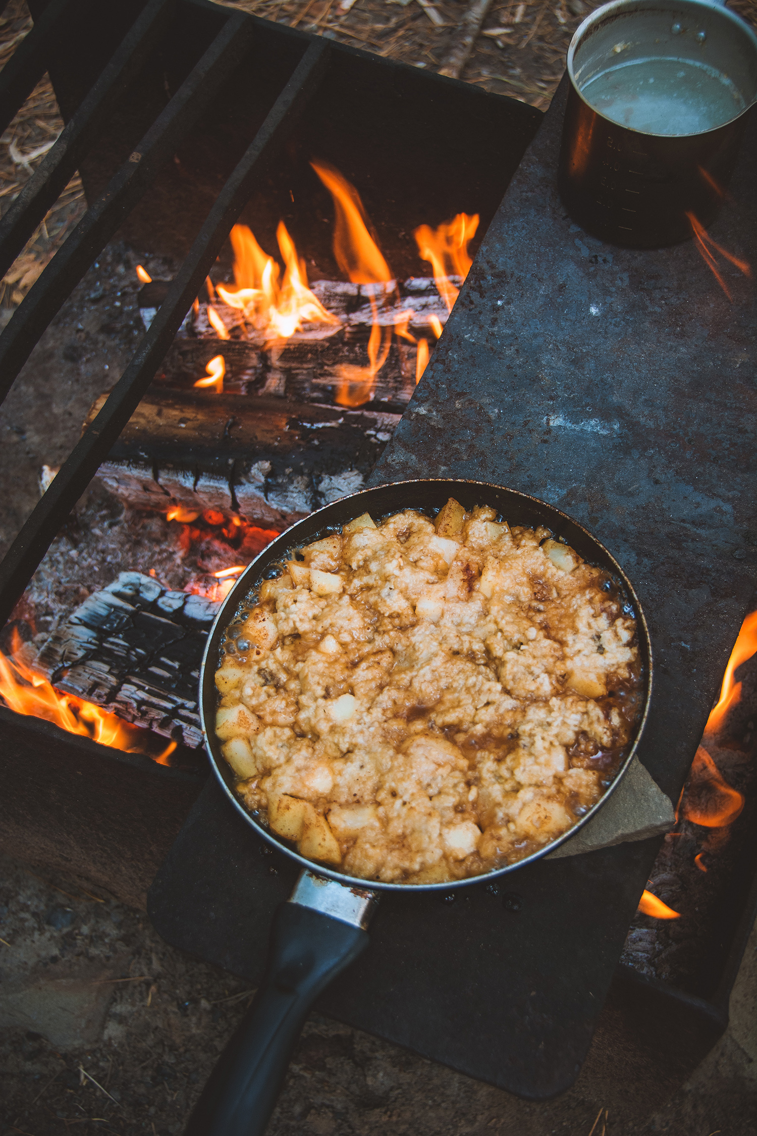 Apple crisp baked on a campfire using the hand test to measure temperature 